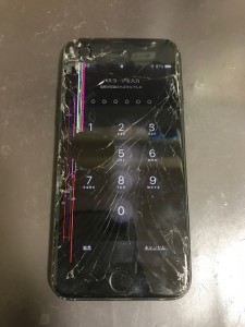画面割れで表示不良で液晶漏れが起こっているiPhone7