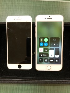 iPhone7と亀裂が入った液晶パネル