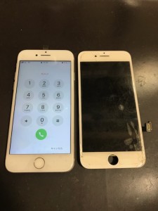 iPhone7と修理交換後の液晶パネル